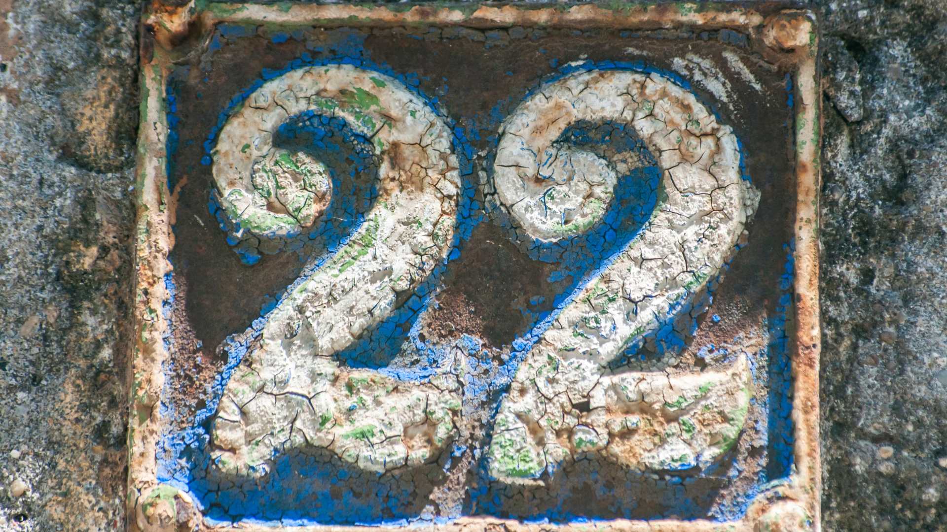 nombre 22 sur façade