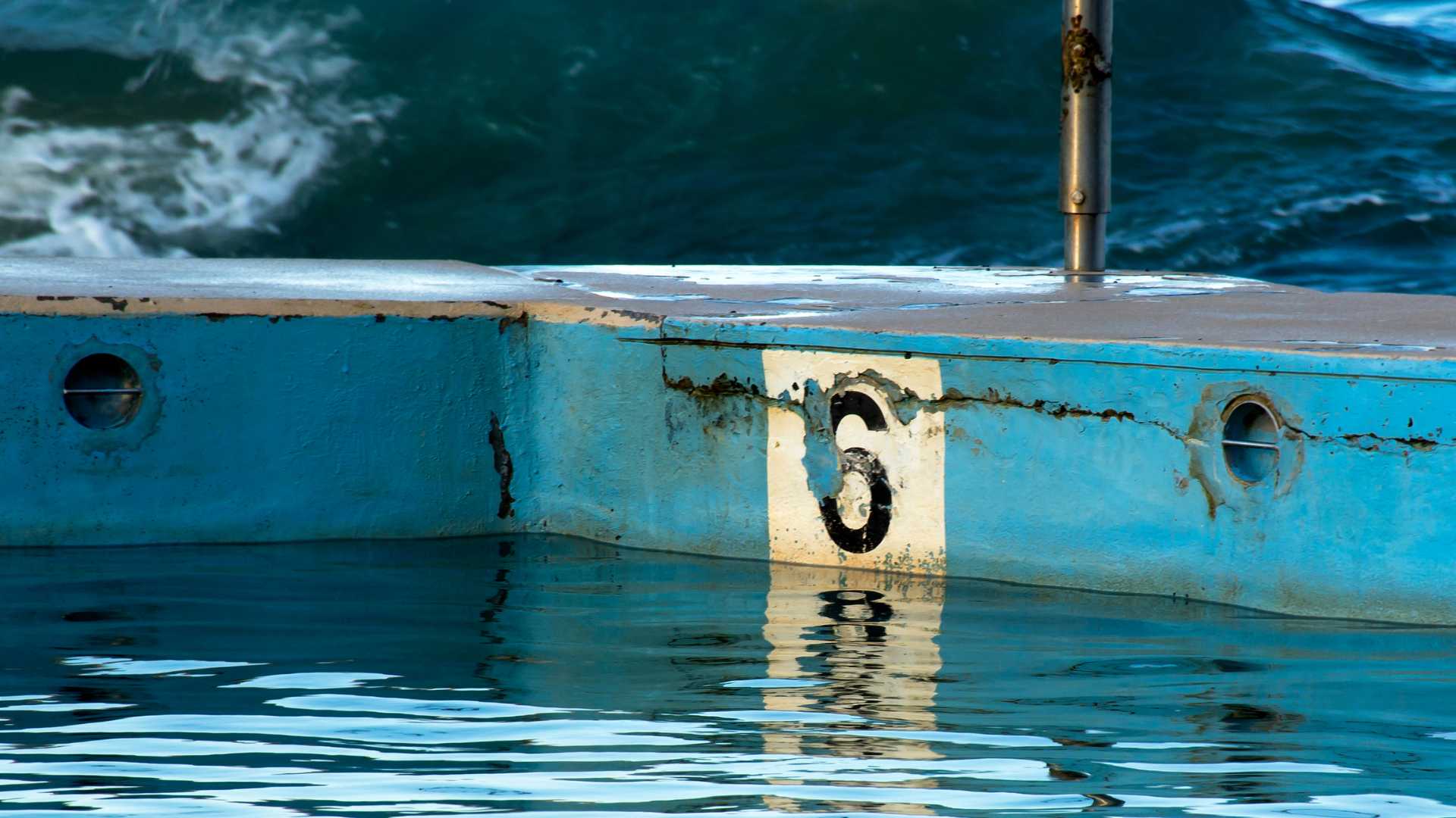 Chiffre 6 sur piscine